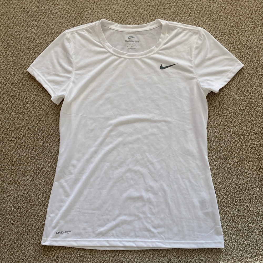 Nike The Nike Tee White Dri-Fit T-Shirt Size Medium Women’s Workout Top Like New